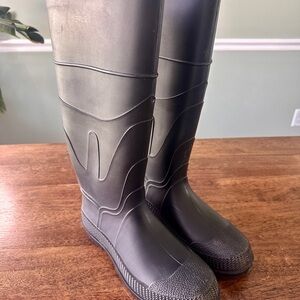 Servus Durable Rain Boots, Men’s Size 7/Women’s Size 8-9 (Black)